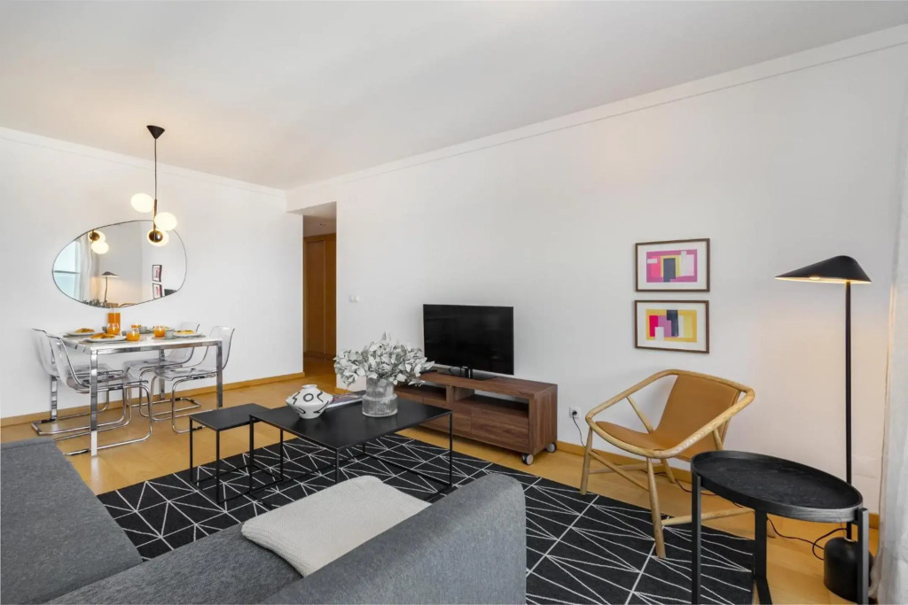 WHome @Panoramic Living w/ Elevator, AC, Garage perfect for Families & Business Travellers