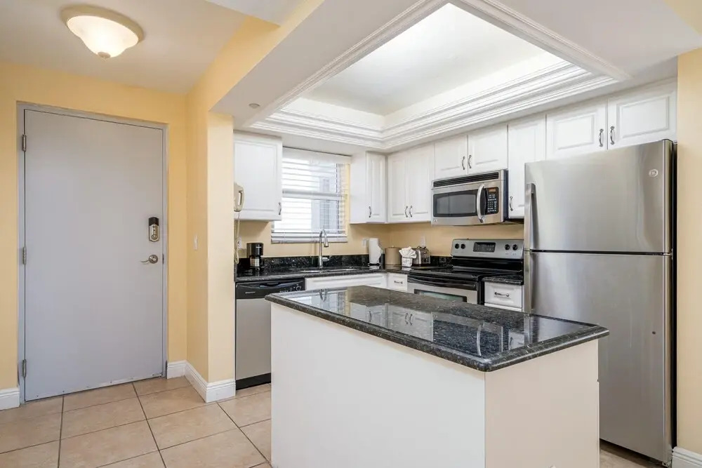 Welcome to Beach Villa's # 606 Vacation Rental - 250 Estero Blvd condo