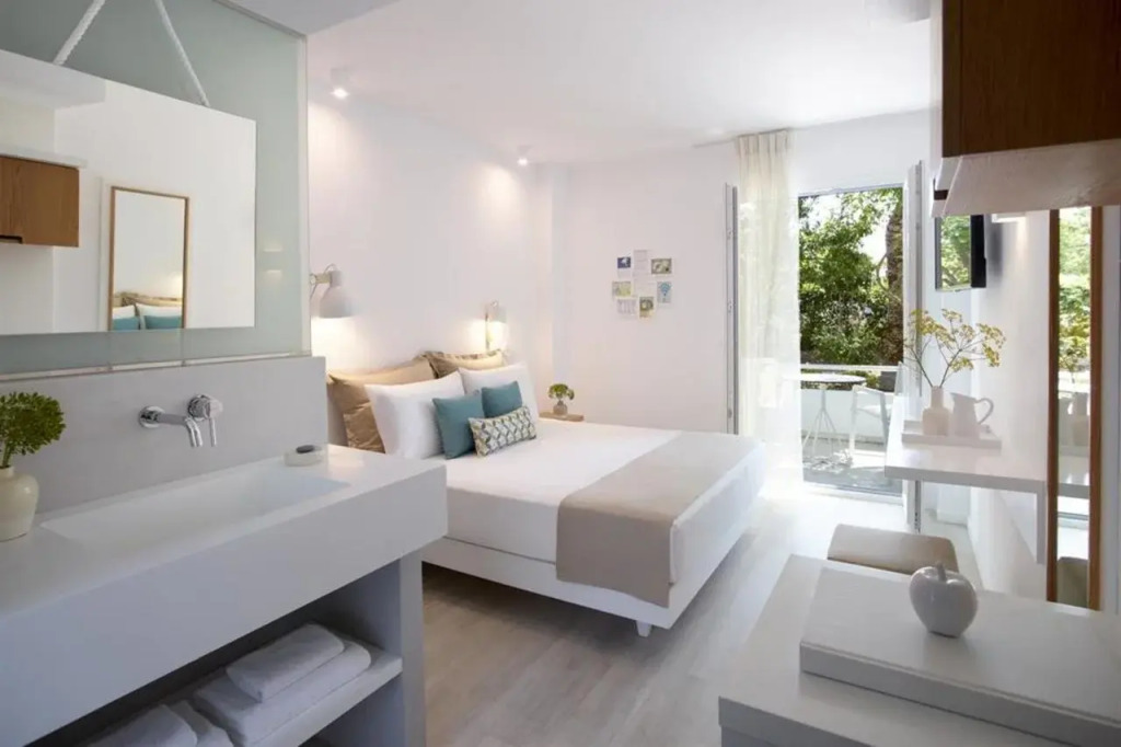 Kouros Seasight Hotel
