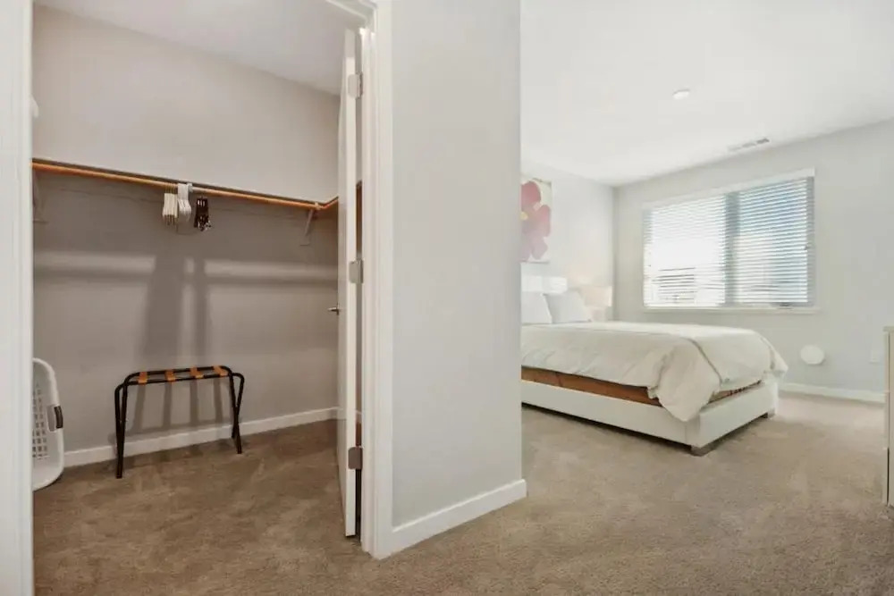 Luxury Condos at Anton Menlo w Pool & Amenities