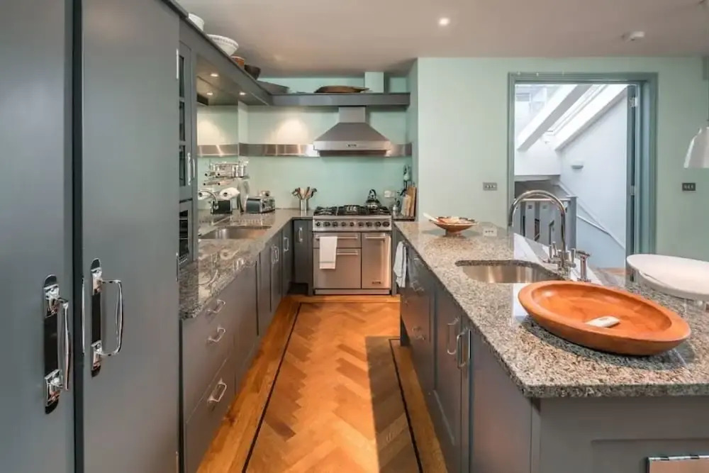 Stunning and Spacious 4 Bedroom 2 Bath in Fulham
