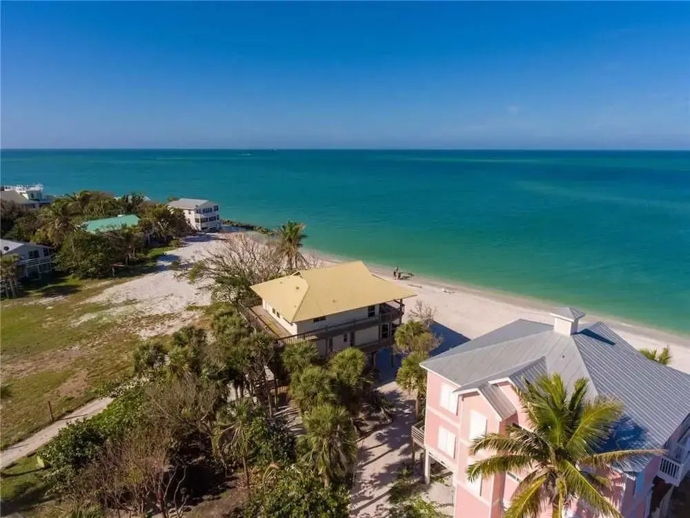 084-Tarpon Lodge