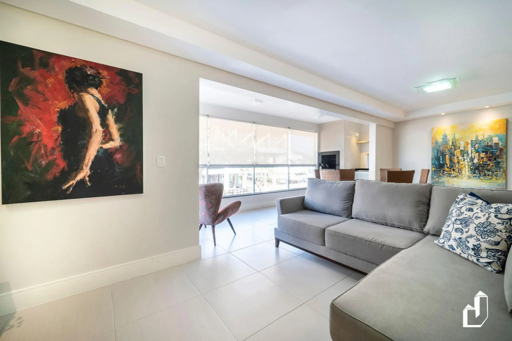 Kremer Residence: Apto 202 amplo próximo ao mar