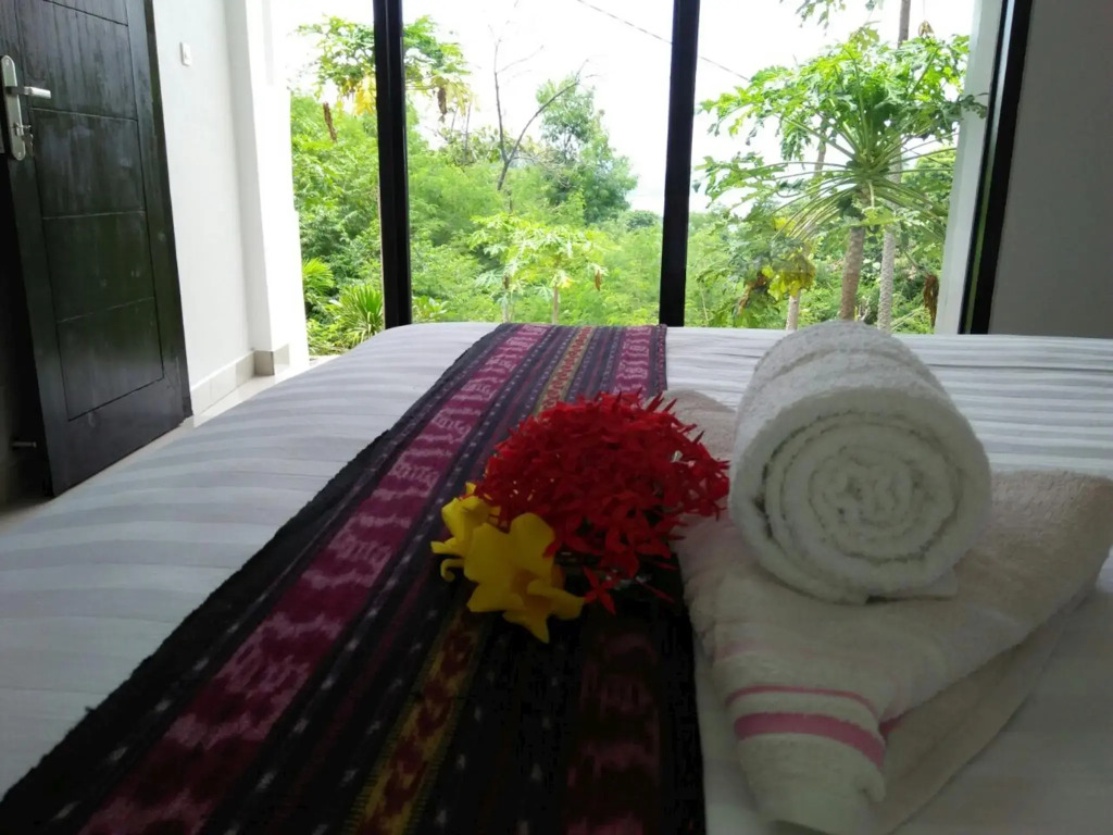 CF Komodo Hotel