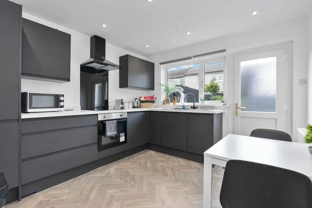 Stylish 4bed Home Free Parking 20 Min to Edinburgh