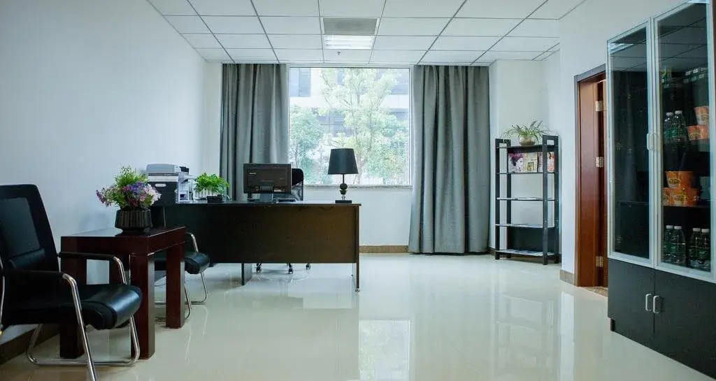 Round Hotel