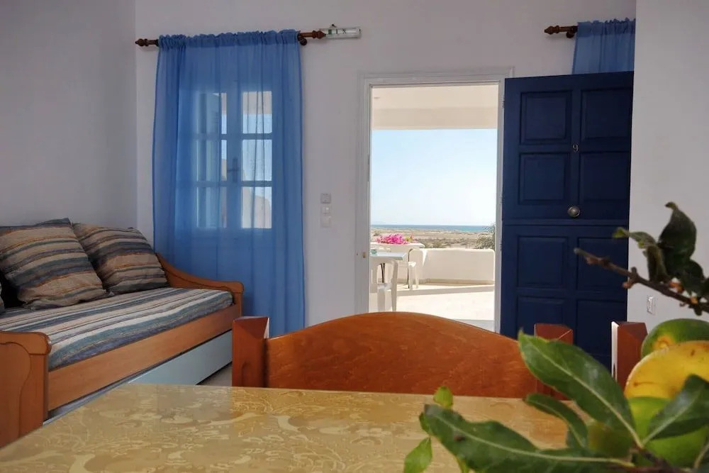 Crystal Naxos 2 Apartments at Mikri Vigla