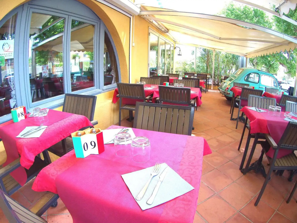 Atoll Hotel restaurant
