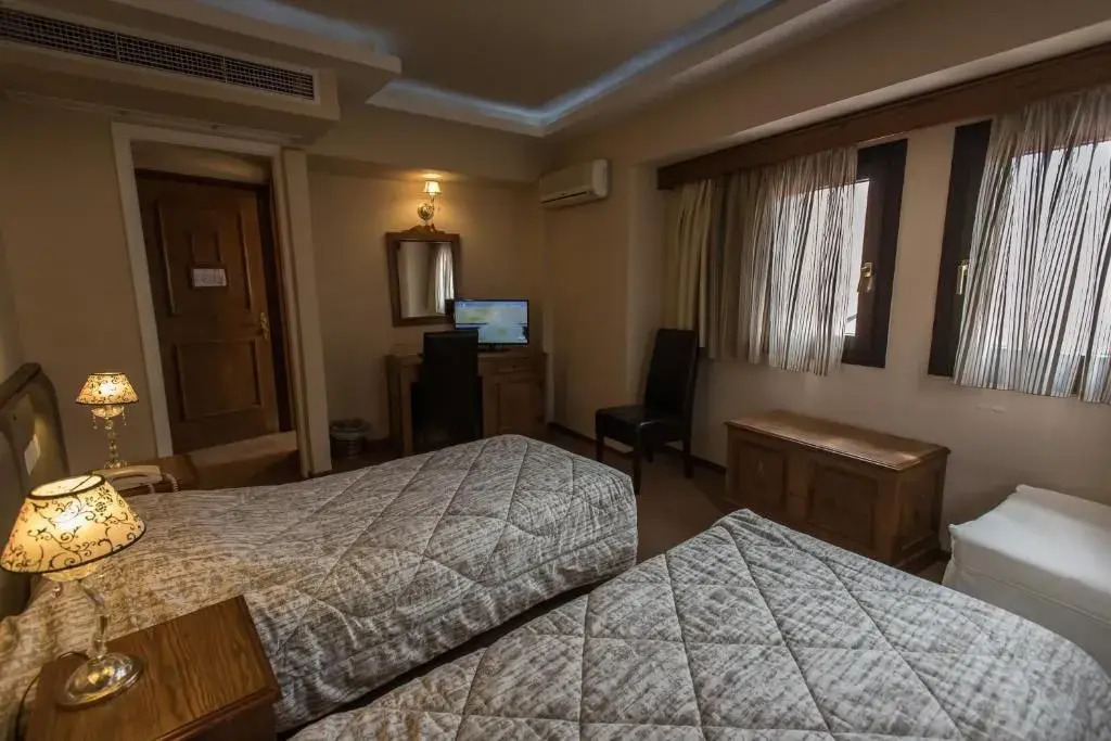 Anesis Hotel