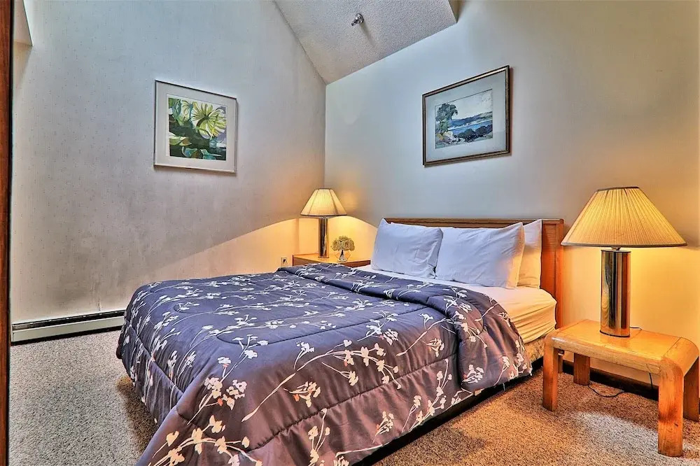Mg 3e03 - Location! Location! 1br/1ba Steps To Mountain
