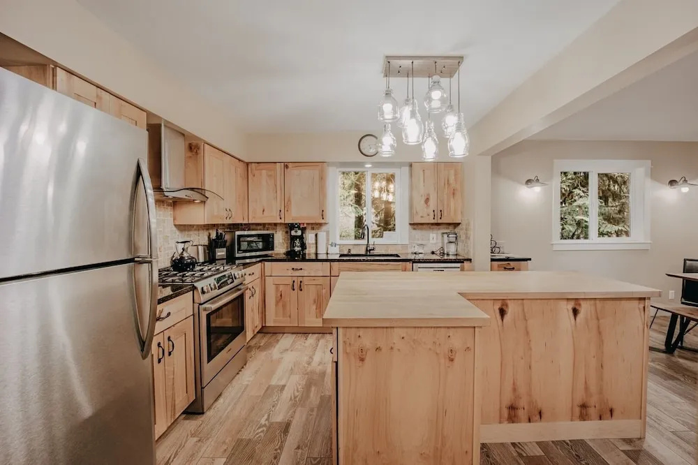 69sl - Upscale - Hot Tub - Wi-fi - Bbq - Sleeps 8 4 Bedroom Cabin by Redawning