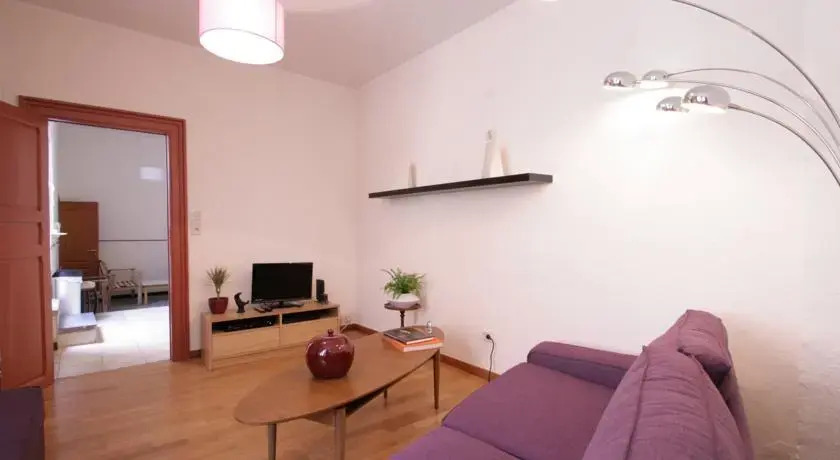 Trone Apartment