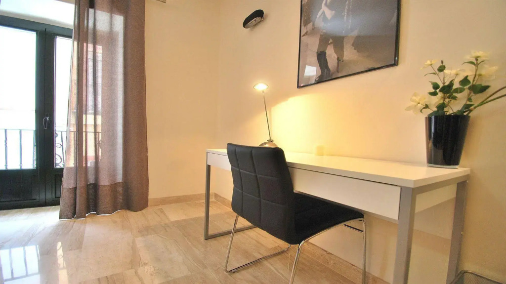 Apartamentos Living Sevilla Centro Maestranza