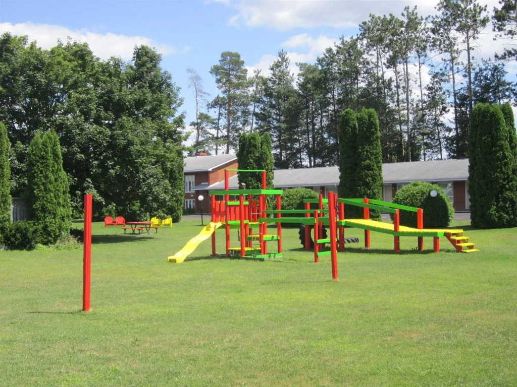 Red Pine Inn & Conference Centre