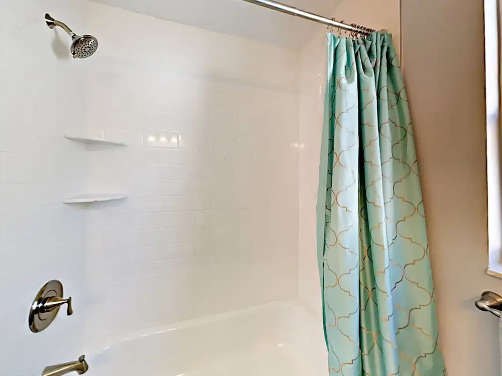 1465 Brier Home - 3 Br Home