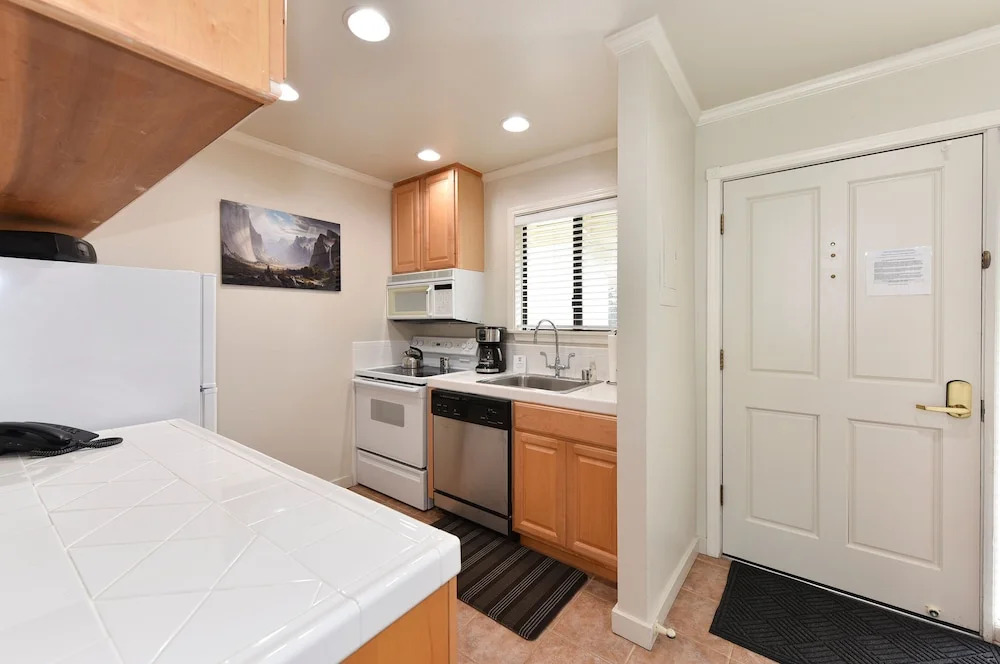760 S At Silverado 1 Bedroom Condo by RedAwning