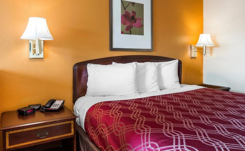 Budgetel Inn & Suites