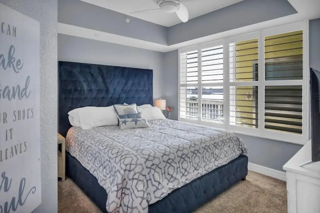 Waterfront -3BR - 2Kings -Pool Balcony - Beach