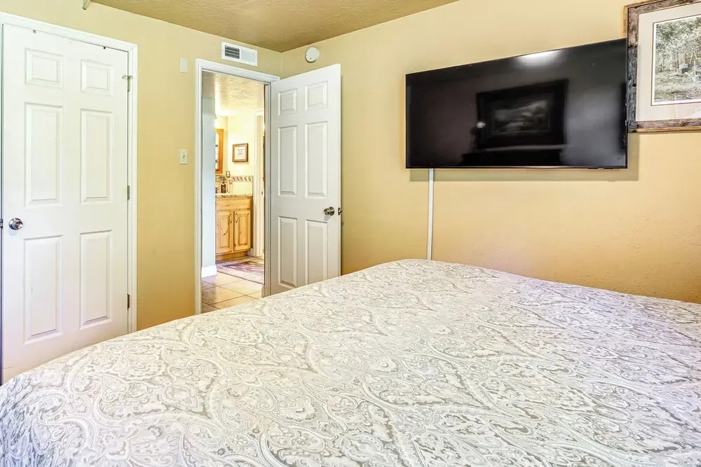 1/2 Block to Lift Bus Stop: Condo in Park City