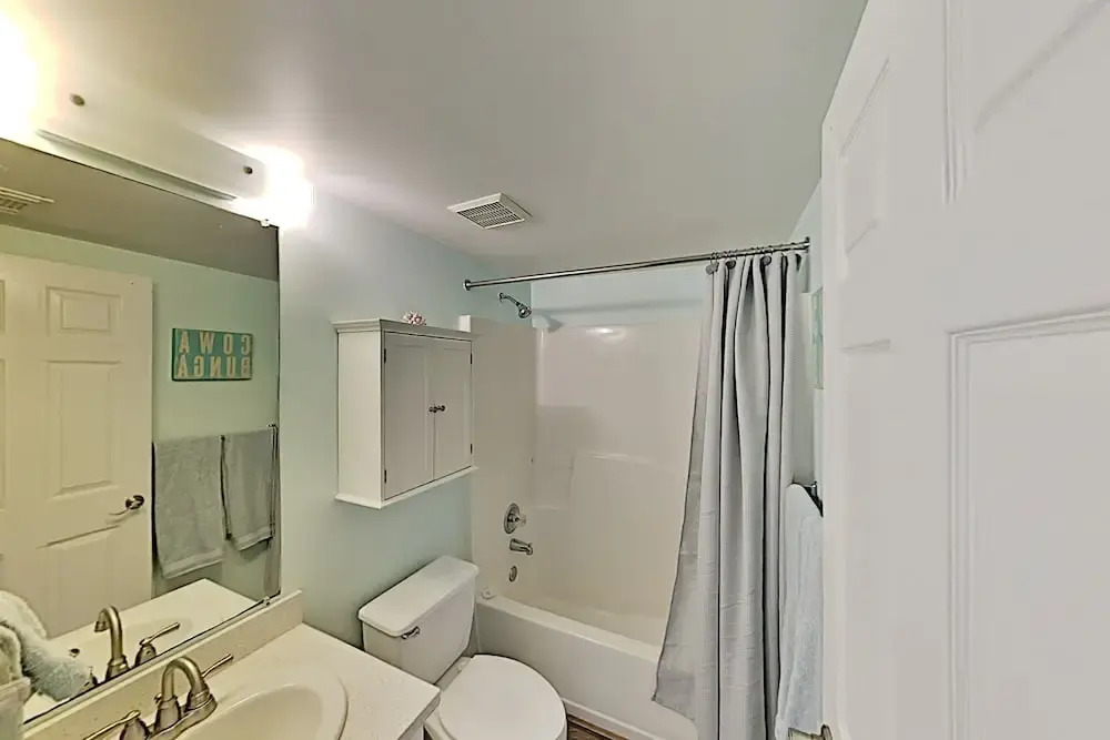Gulf-front Getaway W/ Pools & Private Balcony 1 Bedroom Condo