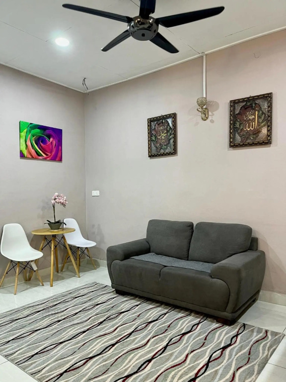 Aina Guest House