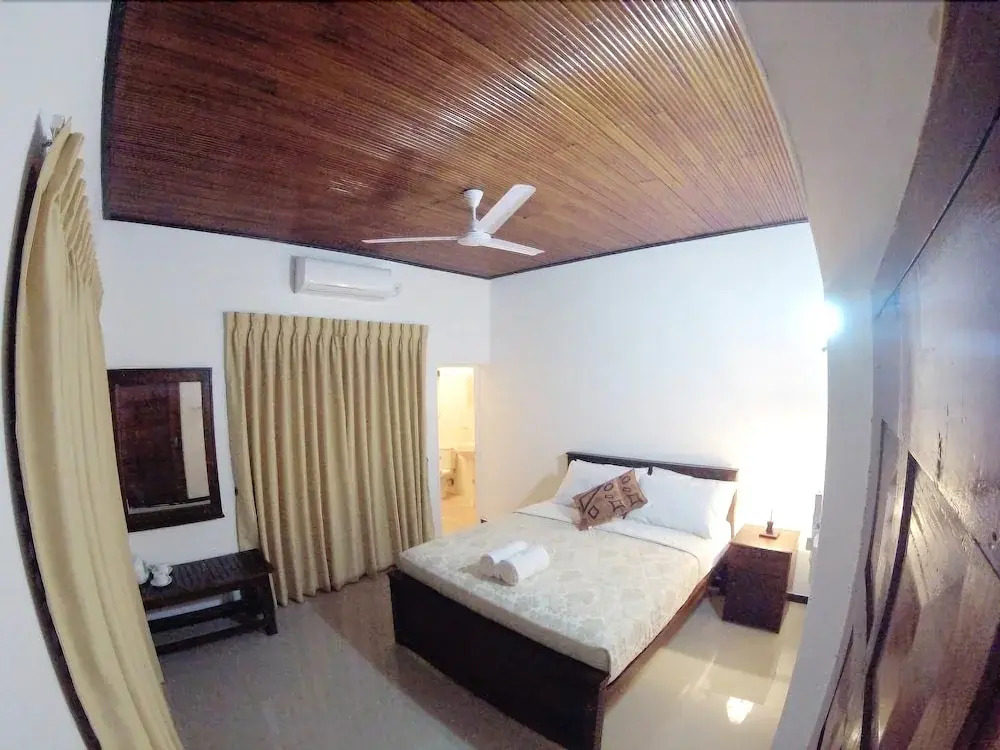 Igloo Airport Villa