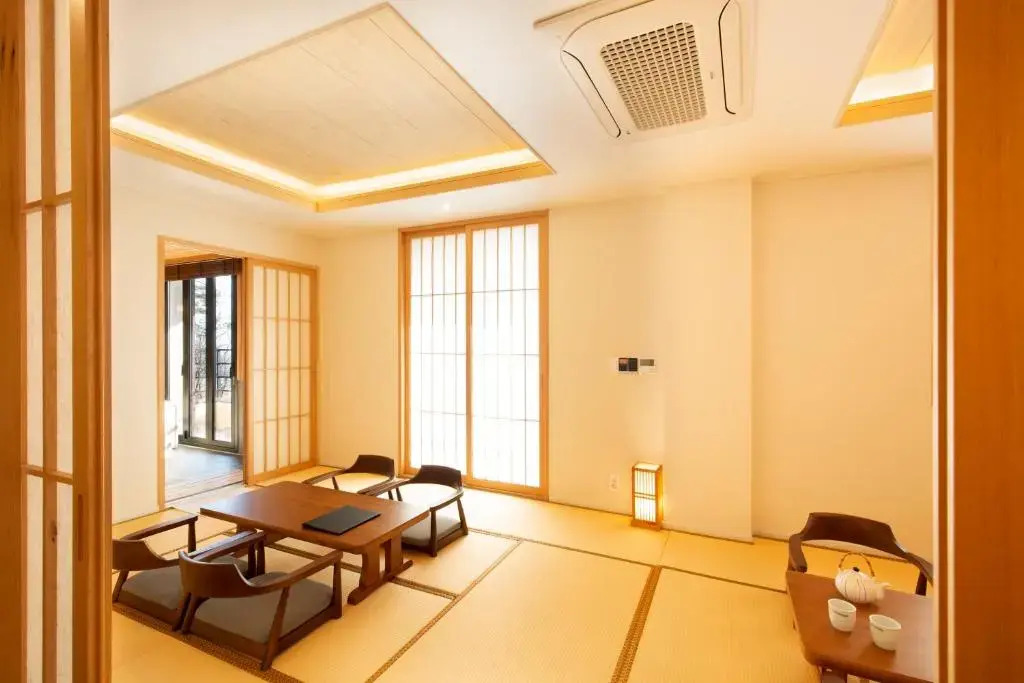 Tomonoya Hotel and Ryokan Gyeongju