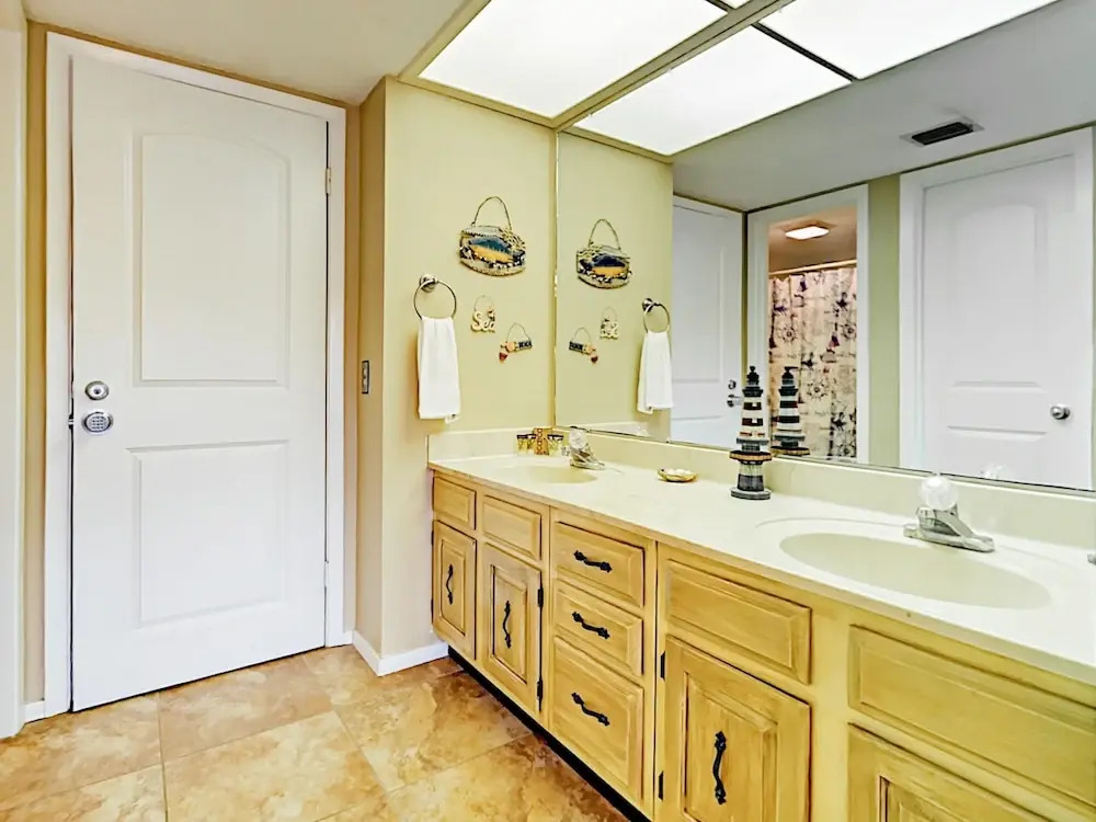 2BR w/ Pools & Gulf Views