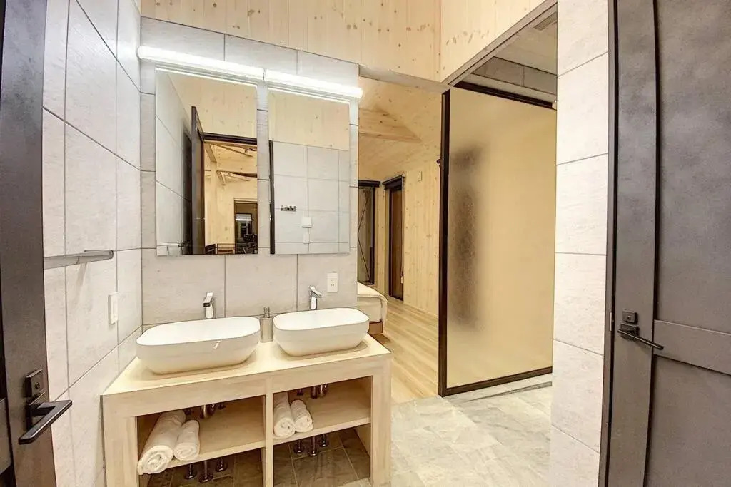 Torinosu Chalet Hakuba - 5 Bedrooms 5 Bathrooms
