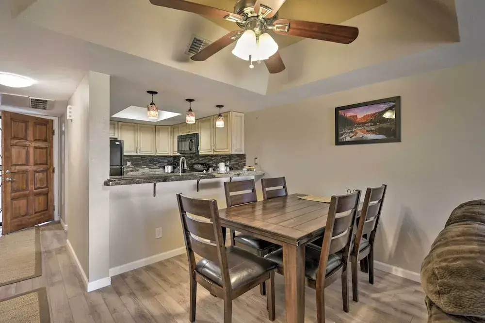 Scottsdale Condo w/ Pool Access: Hike, Swim & Shop