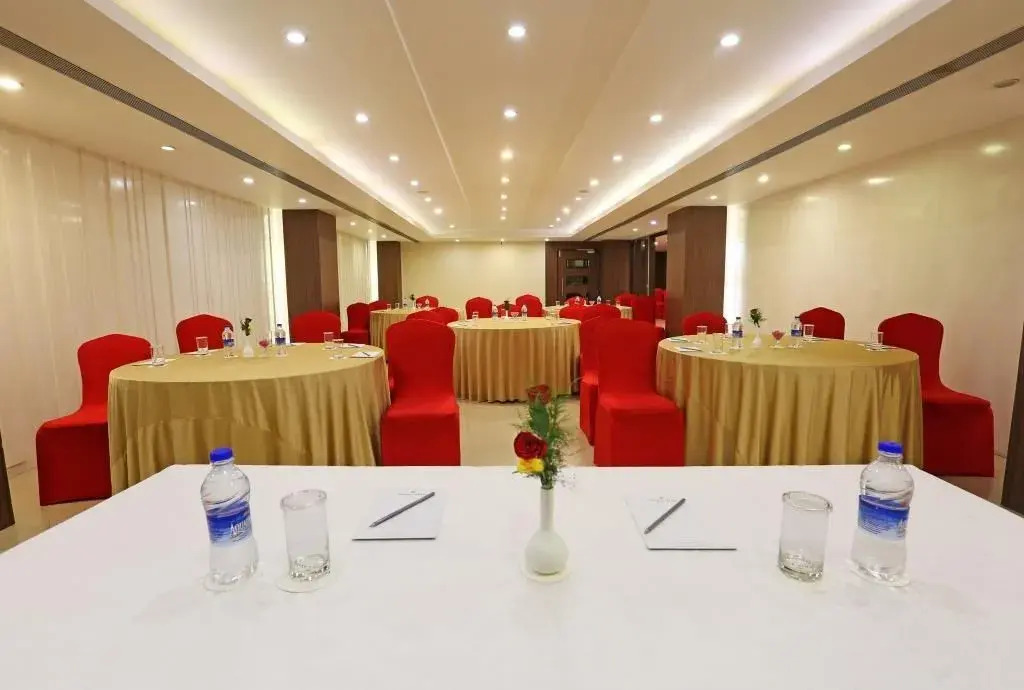 Hotel Golden City with Swimming Pool