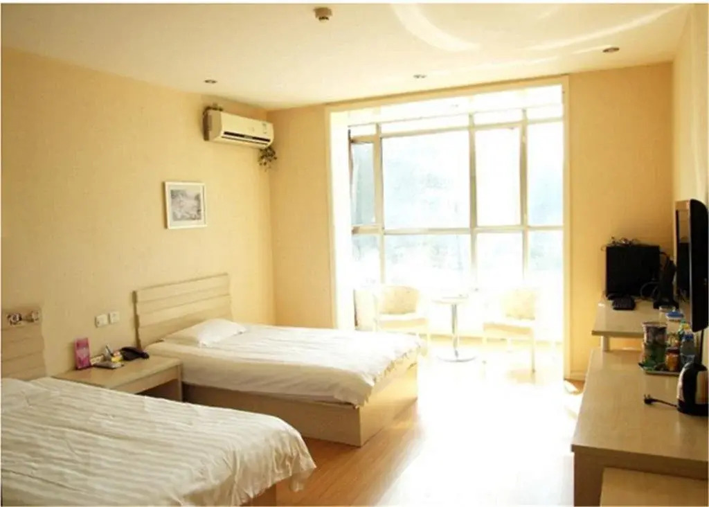 Daily Holiday Business Inn