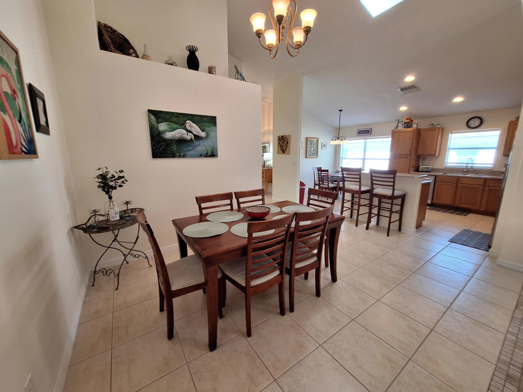 5/4 pool home with large pool deck and spa, Clermont, US