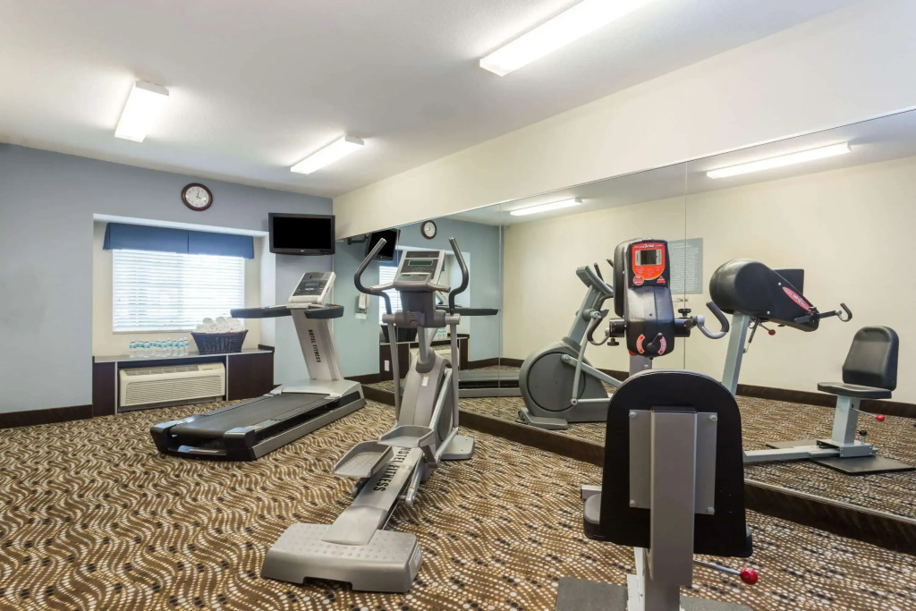 Microtel Inn & Suites by Wyndham Spring Hill/Weeki Wachee