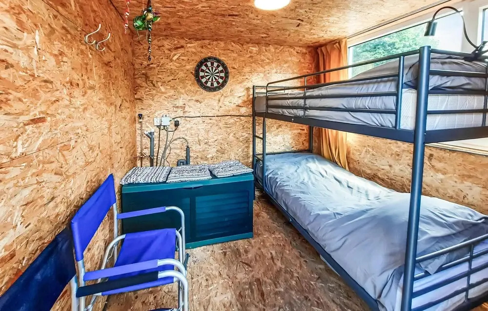 2 Bedroom Nice Home In Heinkenszand