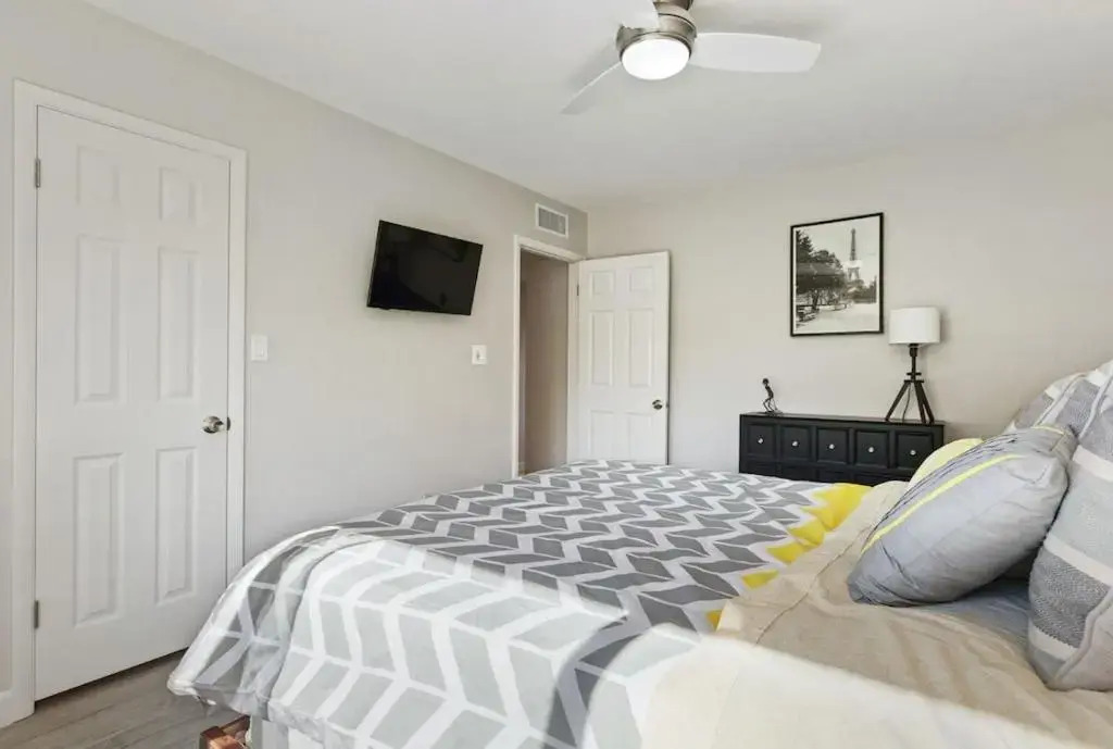 Modern and Stylish Remodeled 4 Bdrm w/ HTD Pool!