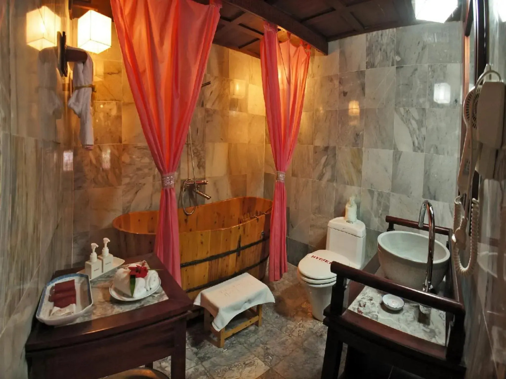 Vinh Hung Heritage Hotel