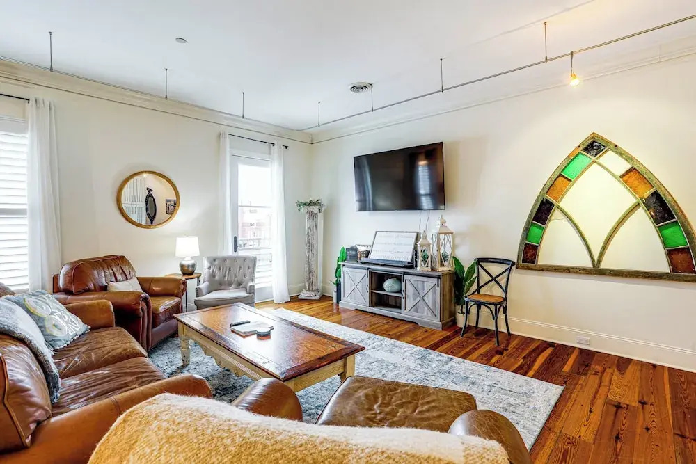Steps to Oxford Square: Ole Miss Game Day Condo