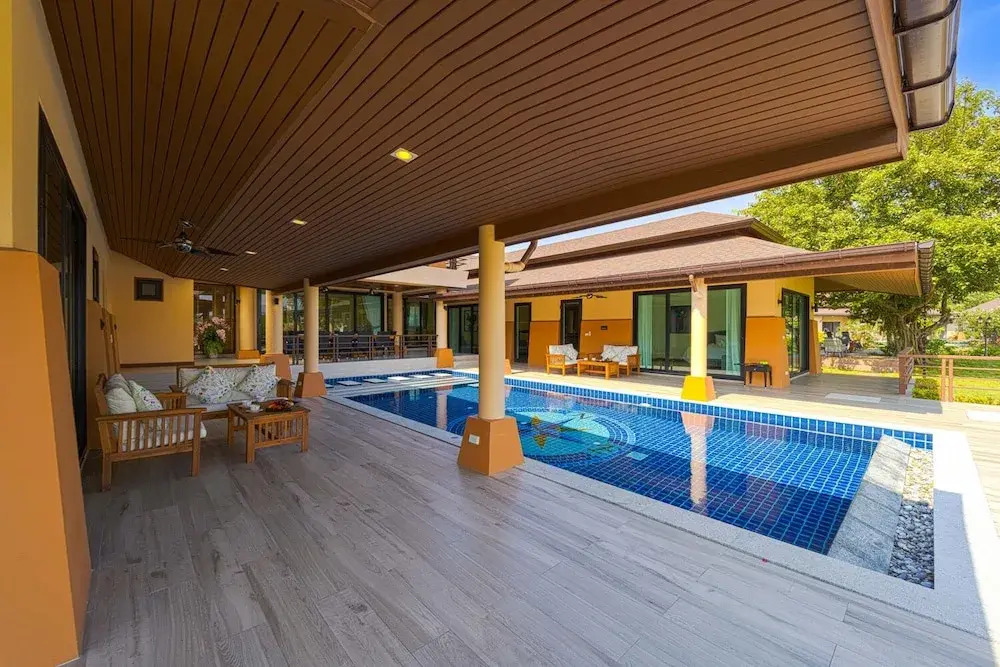 Luxury 5 Bedroom Villa Close to Beach SRS