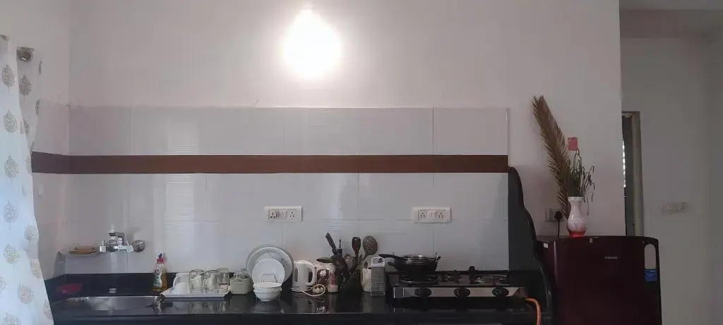 J-House, 4 Apartments with balconies, NO kitchen, Thalassa 1min away