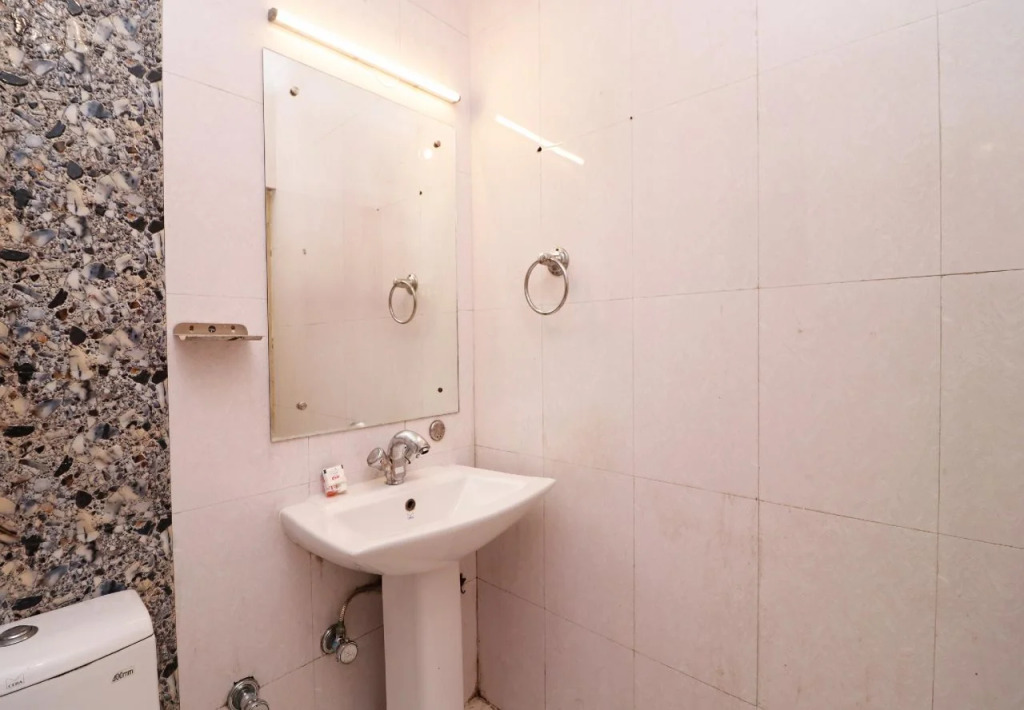 Hotel 9 Palm by OYO Rooms