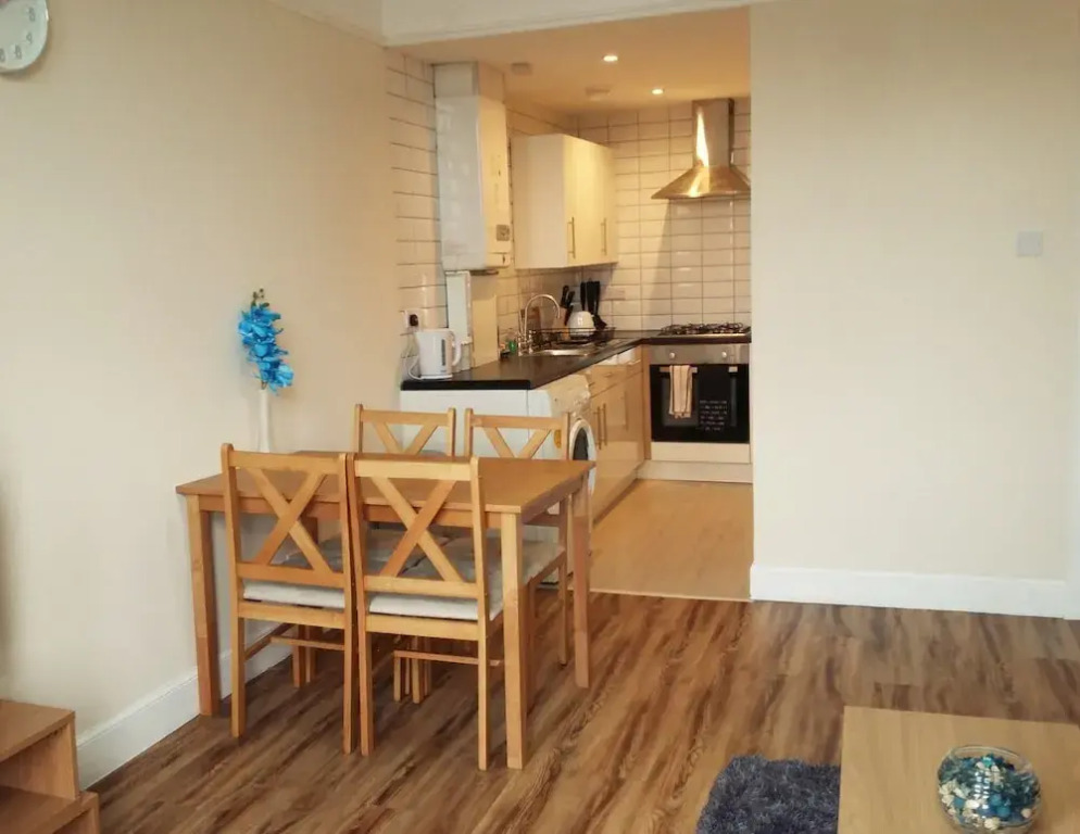2 Bedroom Character Apartment Finnieston
