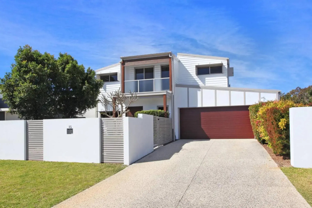 15 Wave Crescent Mount Coolum - Pet Friendly, WIFI, Foxtel, Linen Included