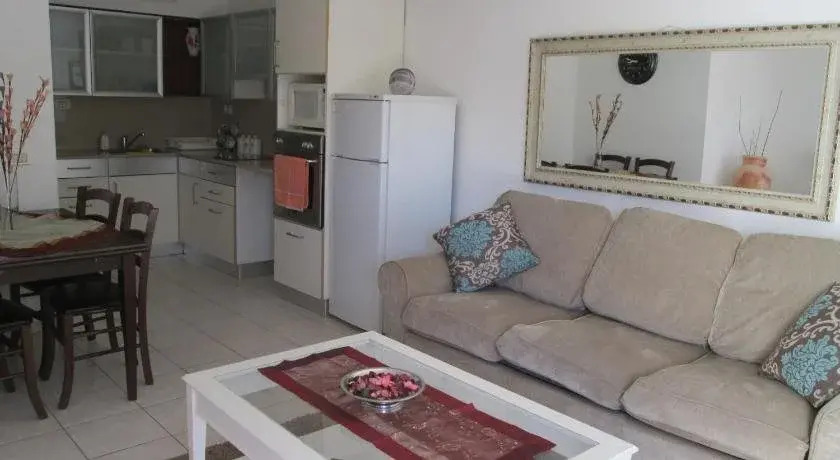 Michelle Suites