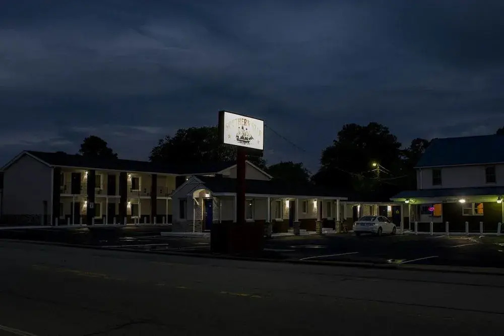 SOUTHERN STAR INN
