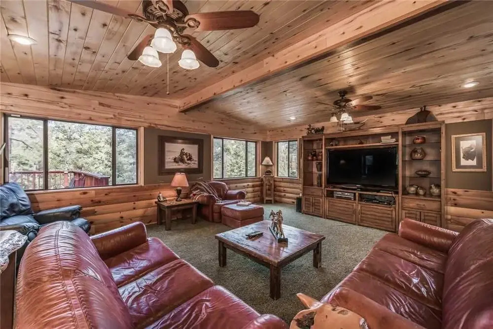 Buffalo Lodge - Seven Bedroom Cabin with Hot Tub
