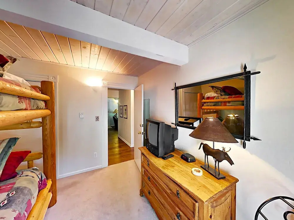 916 E Hopkins Ave Condo #201 - 3 Br condo by RedAwning