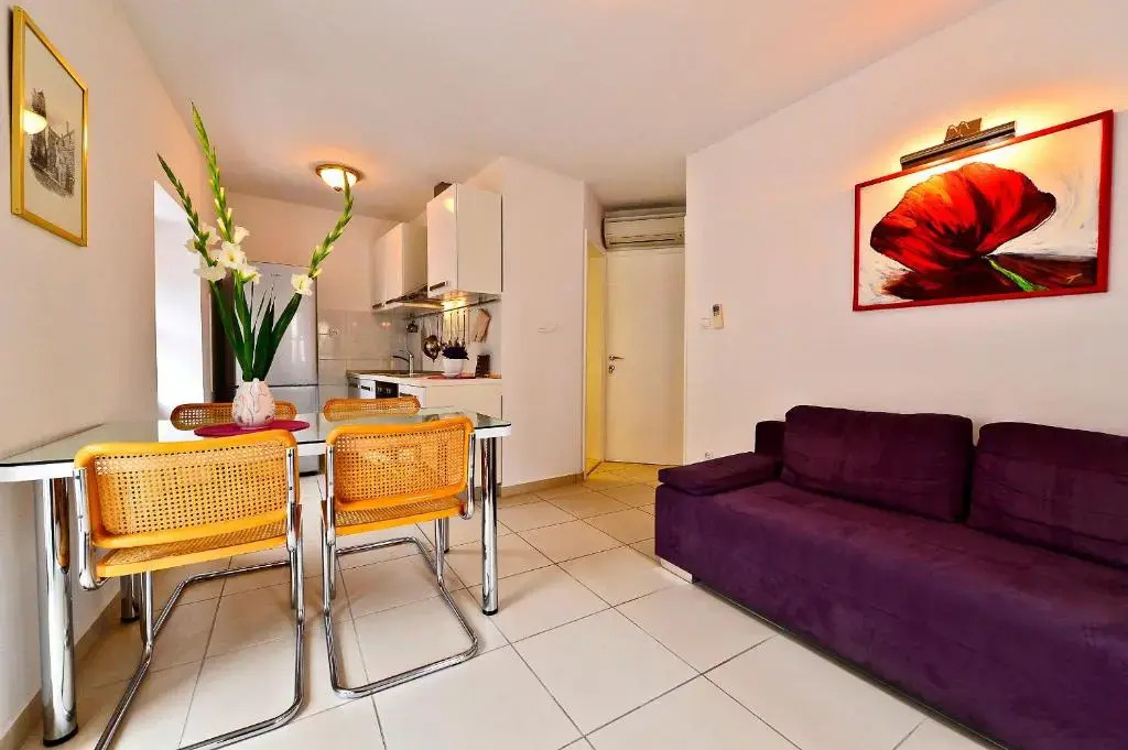 Sunny Bobica Apartments