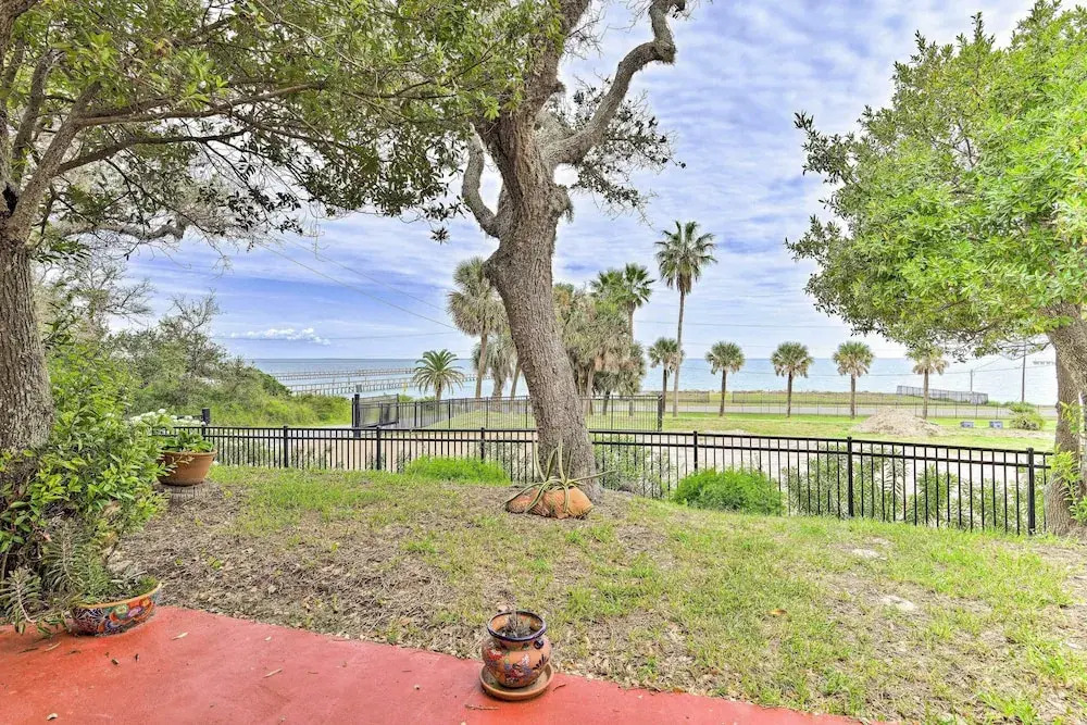 1 Mi to Dtwn Rockport: 'ocean Pearl' House
