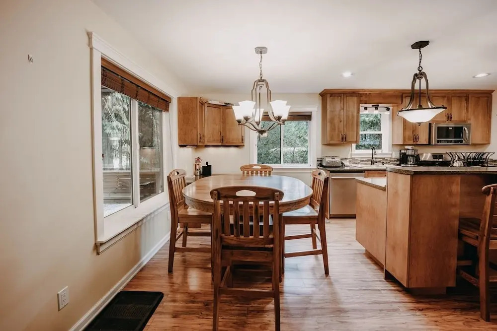 22mbr - Wi-fi - Fireplace - Pets Ok - Sleeps 8 4 Bedroom Cabin by Redawning